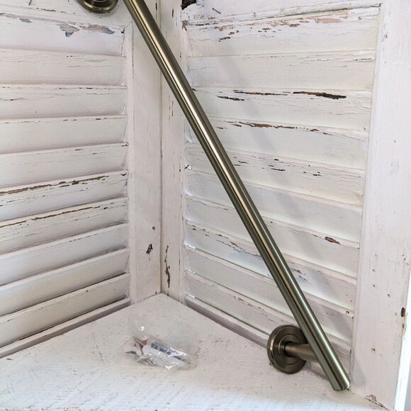 GATCO #4060 Brushed Brass Elevate 18" Towel Bar - Picture 1 of 5